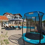 Sweet - Makarska By Guide *