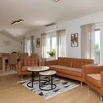 Sweet - Makarska By Guide *