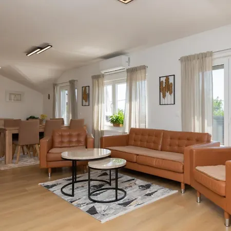 Sweet - Makarska By Guide *